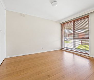 2/76 Kerferd Street, Essendon North VIC 3041 - Photo 3
