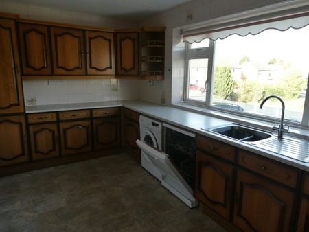 Flat to rent on - Photo 2