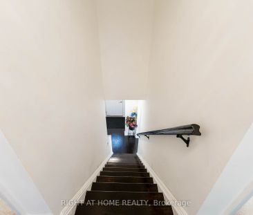 Detached Home For Lease | X8136248 - Photo 2