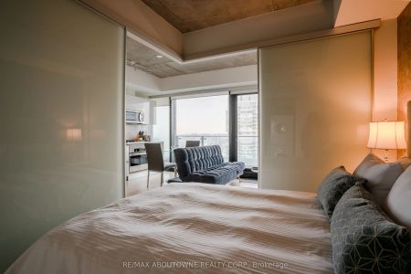 224 King Street W #3302 - Photo 4