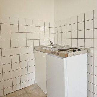 DACHGESCHOSSWOHNUNG - IDEAL FÜR STUDENTEN ODER PENDLER - Photo 1