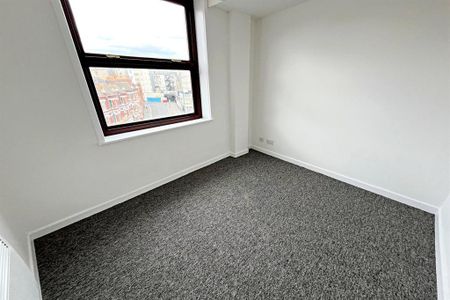 3 bedroom flat to rent - Photo 2