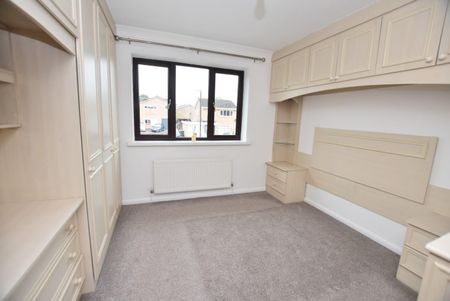 4 bedroom House To Let - Photo 5