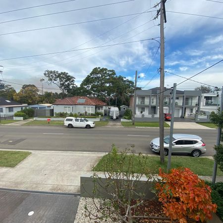 Spacious Four Bedroom Home With Ducted Air Conditioning Throughout - Photo 5