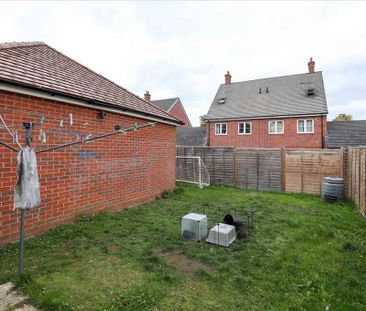 4 bedroom semi-detached house to rent - Photo 2