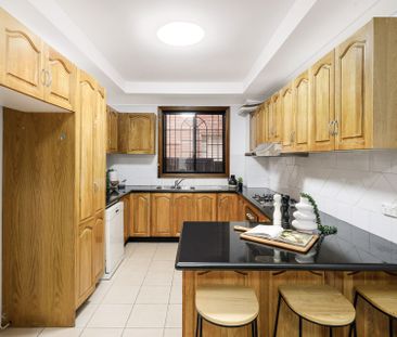 Three Bedroom Corner Block Residence close to everything - Photo 4