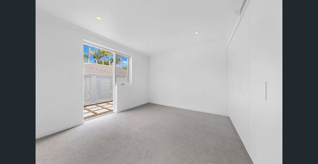 Over 55's LUXURY GROUND LEVEL GARDEN APARTMENT - Photo 1