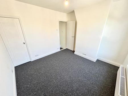 2 bedroom semi-detached house to rent - Photo 4