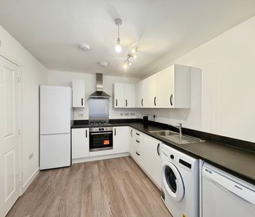 3 bedroom semi-detached to rent Sparrowhawk Crescent, Hardingstone,... - Photo 2