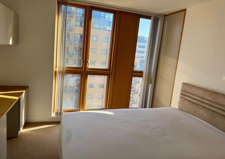 2 Bed Flat, Watermans Place, LS1 - Photo 2