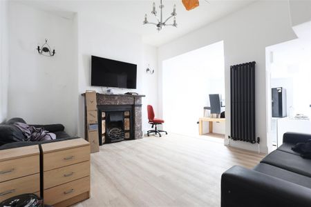 5 bedroom Student Terraced House to rent in Larkspur Terrace, Jesmond, Newcastle Upon Tyne, Ne2 - Photo 2