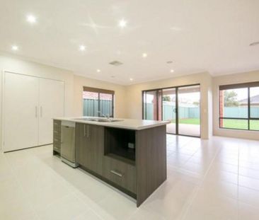 EXECUTIVE LIVING - Photo 6