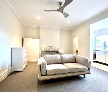 Available to move in from 24 October - Furnished modern studio with... - Photo 2