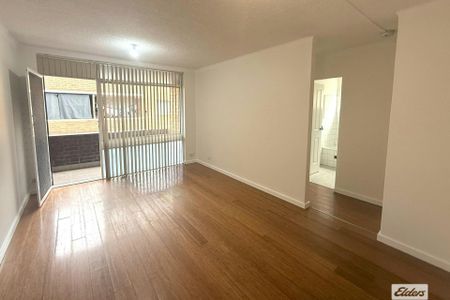 Well Maintained 2 Bedroom Unit! - Photo 5