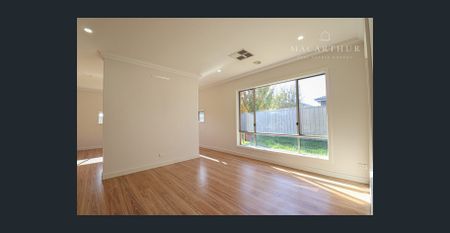 Stylish and Near-New Family Home in Boorooma - Photo 4