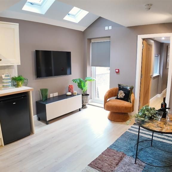 1 bedroom in a house share to rent - Photo 1