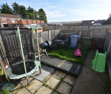 2 bedroom terraced house to rent - Photo 2