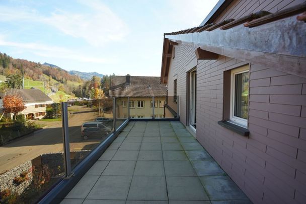 Gemütliche Dachwohnung mit grosszügigem Balkon - Photo 1