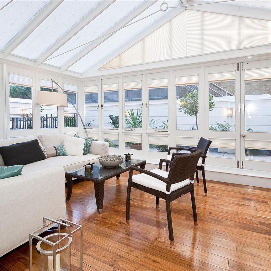 HERBERT CRESCENT, SW1X, London - Photo 1