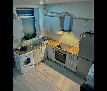 Room in a Shared House, Millvale Street, L6 - Photo 4