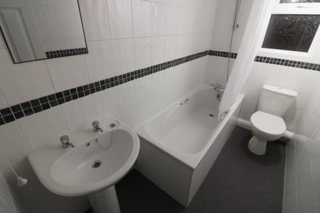 2 bedroom semi-detached house to rent - Photo 3