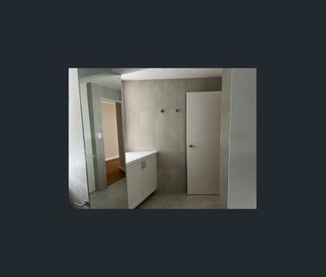 Top-Floor Luxury Apartment – Fully Renovated with Rushcutters Bay V... - Photo 4