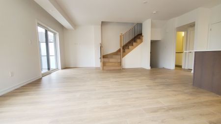 For Lease - 15 Lytham Green Circle Unit# 3, Newmarket, Ontario - Photo 2