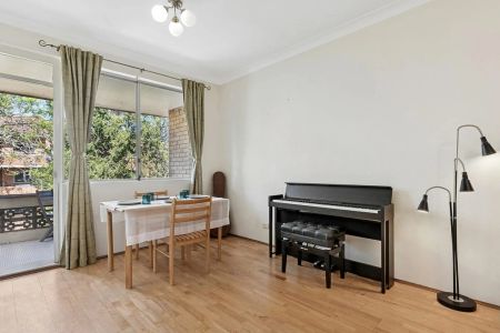 Sun Filled Apartment In Boutique Block Of Twelve With Elevated Parkside Outlook - Photo 2