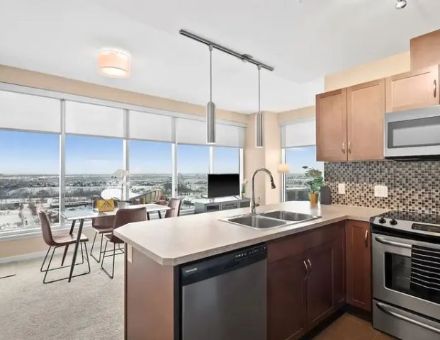 Trendy Fully furnished 2Br 2Ba Apartment Downtown Calgary. Free Parking | 1320 1 St SE, Calgary - Photo 1