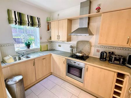 2 bedroom flat to rent - Photo 4