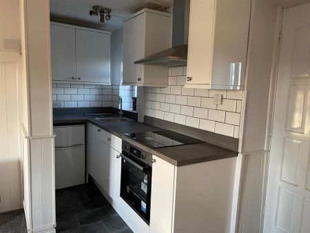 2 bedroom terraced house to rent - Photo 2