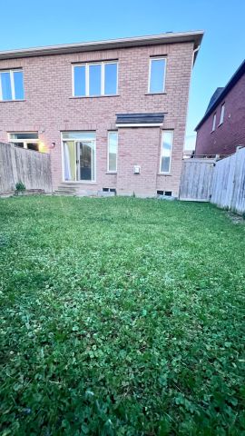 For Lease - 10 Brown Lane, Whitchurch-Stouffville, Ontario - Photo 5