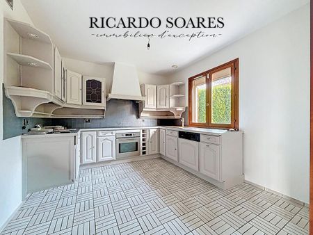 60700 PONT-SAINTE-MAXENCE (SARRON) - MAISON FAMILIALE, 5 CHAMBRES (dont 3 au rdc), GARAGE, JARDIN - Photo 5