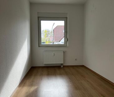 Rent now – pay less! Partially renovated 4-room apartment available... - Foto 1