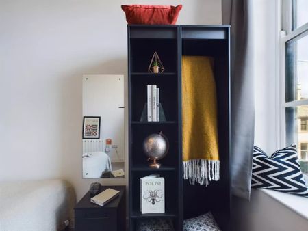 5 Bedroom House - Photo 5