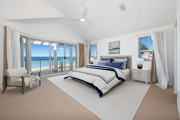 Coastal family living in the heart of Collaroy - Photo 1