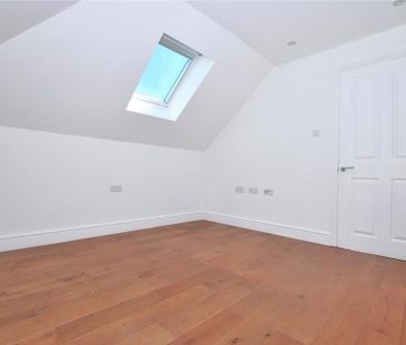 1 bedroom penthouse to rent - Photo 3