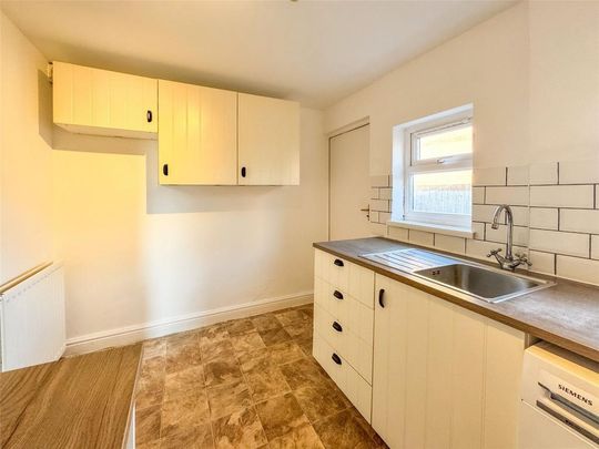 3 bedroom end of terrace house to rent - Photo 1