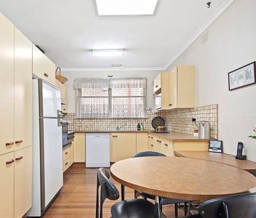 12 Hilltop Crescent, Burwood East - Photo 2