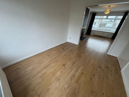 3 bedroom semi-detached house to rent - Photo 2