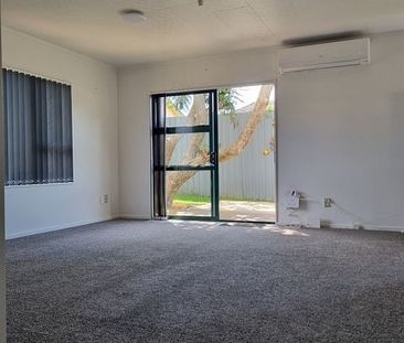 Charming Fully Fenced 3 bedroom home for rent! - Photo 1