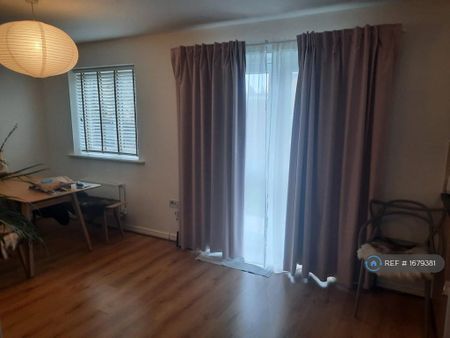 2 bedroom flat to rent - Photo 4