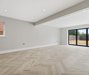 4 bedroom detached house to rent - Photo 2