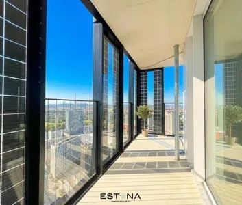 Ein exklusives Domizil auf höchstem Niveau: Großzügige Rundum-Loggia und atemberaubender Weitblick - Foto 2