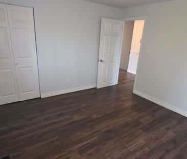 For Lease - 26 Murchison Crescent, Toronto, Ontario - Photo 2