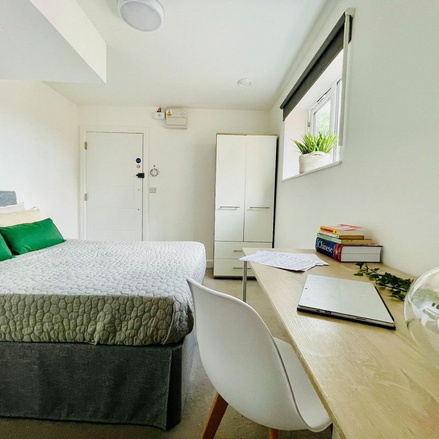 Studio Flat, Stmary Place, SO14 - Photo 1