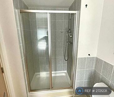 1 bedroom in a house share to rent - Photo 4