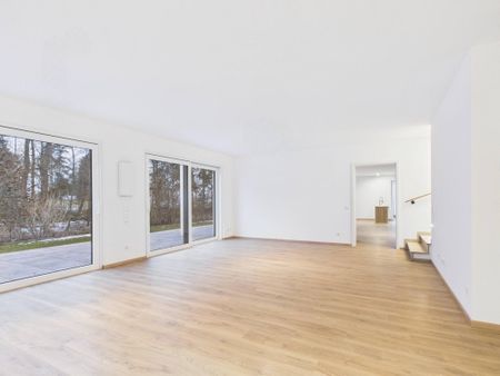 Familienidylle vor den Toren Münchens: Neuwertige Haushälfte mit viel Platz und großem Garten - Foto 2