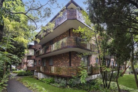 Renovated Spacious two-bed apartment - Photo 3