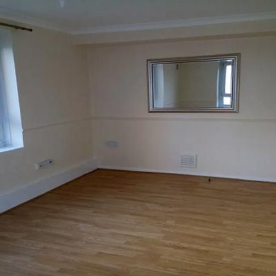 3 bedroom flat to rent - Photo 1